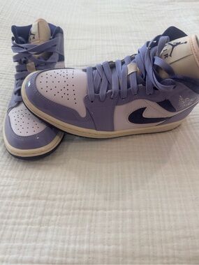 Nike Kids' Purple and Cream Basketball Sneakers